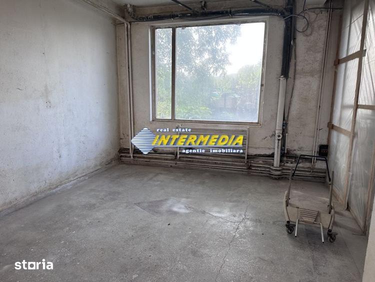 Spațiu comercial, de 250 mp, în Lipoveni