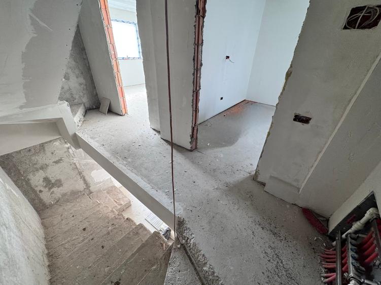 Casă individuală cu 4 camere cu Canalizare în Metalurgiei
