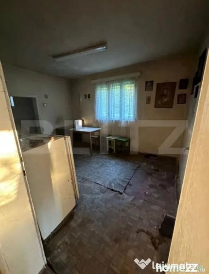 Casă cu 2 camere cu Teren 2331 Mp în Petrești