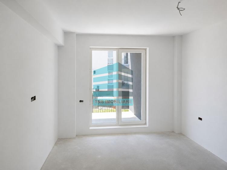 Apartament cu 4 camere decomandat în Titan
