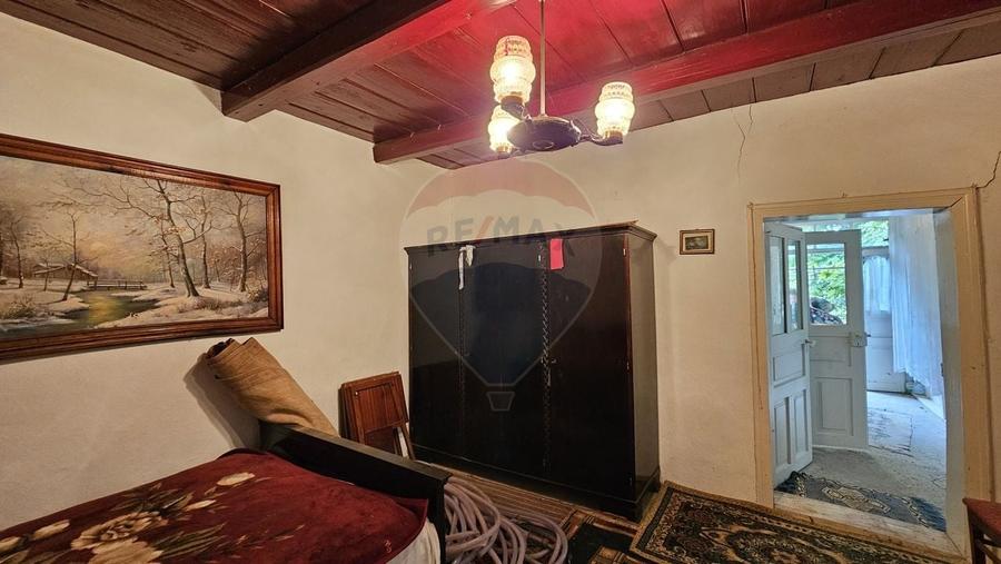 Casă individuală cu 2 camere cu Teren 9200 Mp în Pădureni (Șendriceni)