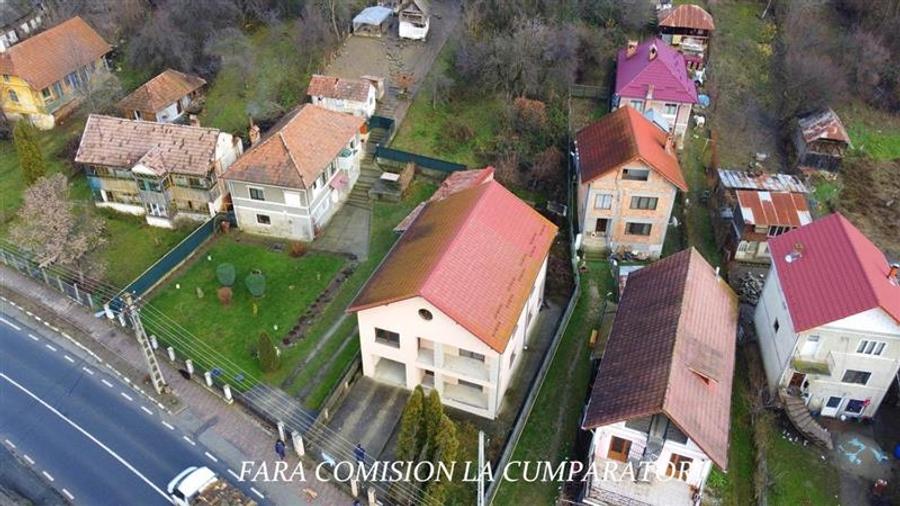 Casă individuală cu 6 camere cu Canalizare în Sud