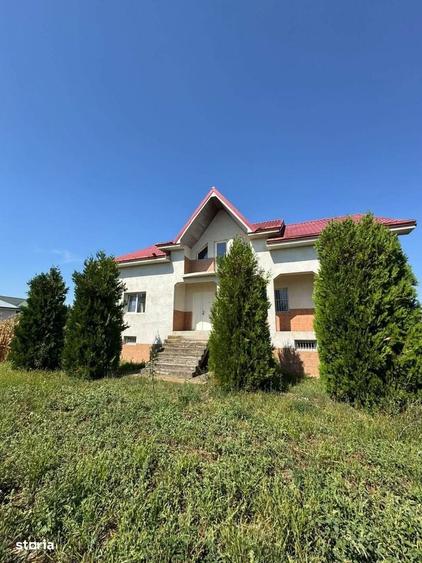 Casă cu 4 camere cu Teren 900 Mp în Central