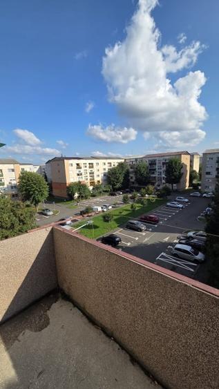 Apartament cu 3 camere decomandat în Micro 17