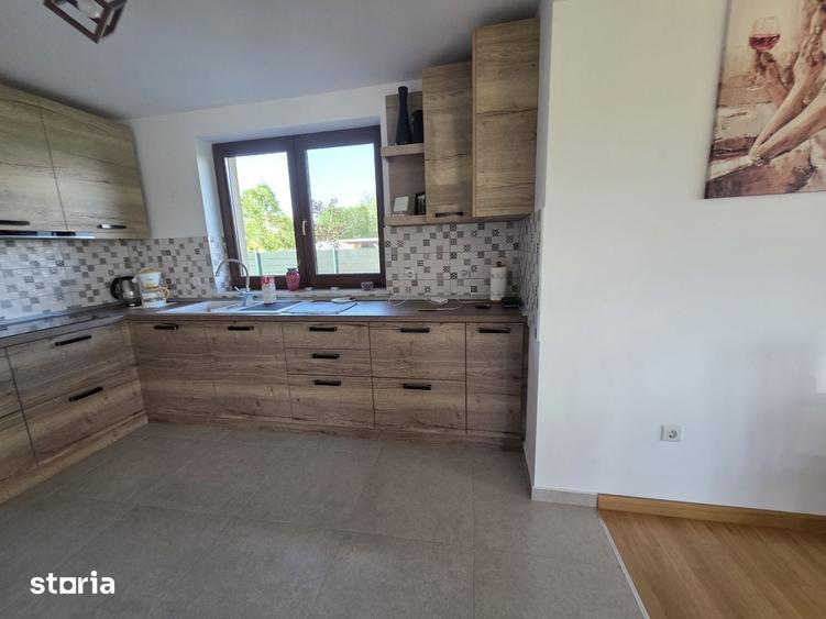 Casă cu 4 camere cu Teren 800 Mp în Stupini