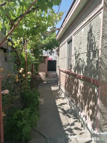 Casă cu 4 camere în Plantelor