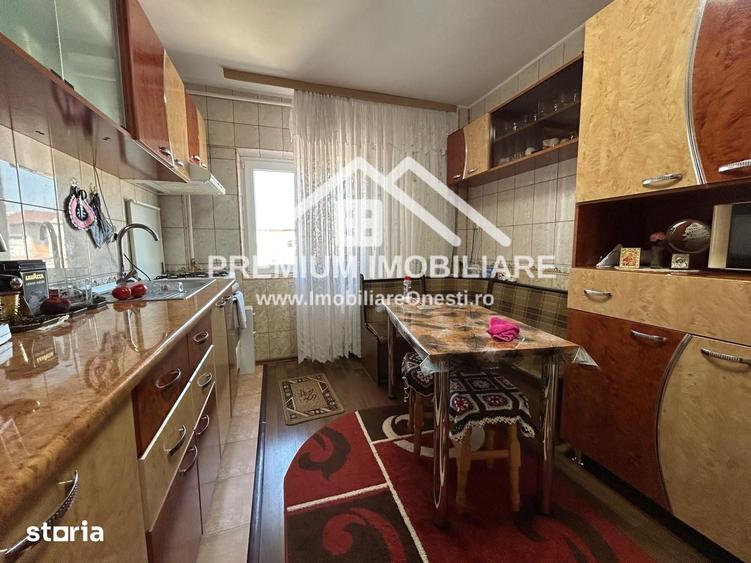 Apartament cu 3 camere decomandat în Dofteana