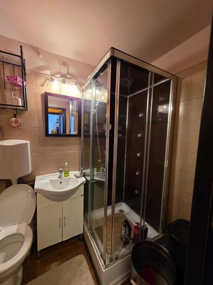 Apartament cu 3 camere decomandat în Valea Ialomiței