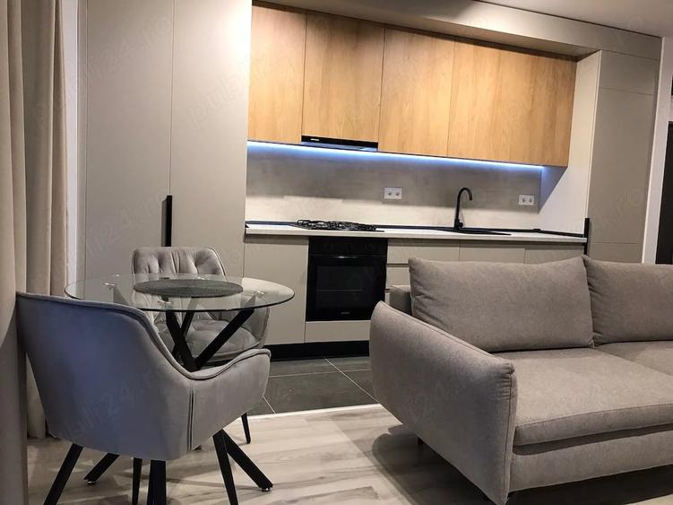 Apartament cu 3 camere semidecomandat în Giroc