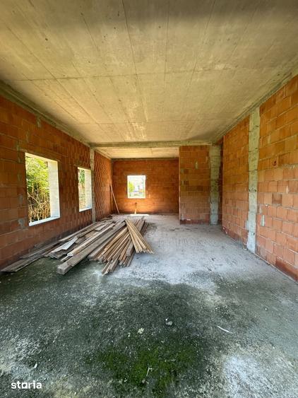 Casă cu 6 camere cu Teren 1724 Mp în Jucu