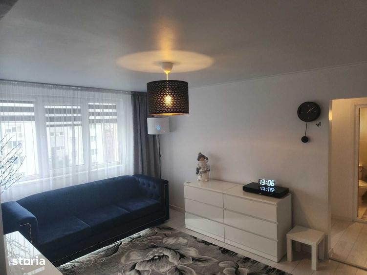 Apartament cu 3 camere semidecomandat în 1 Decembrie 1918