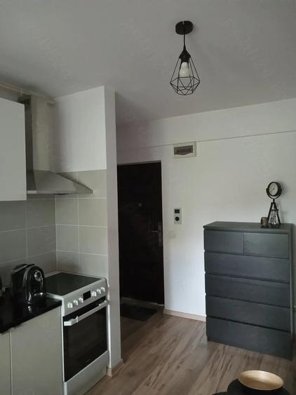 Garsonieră decomandată în Central