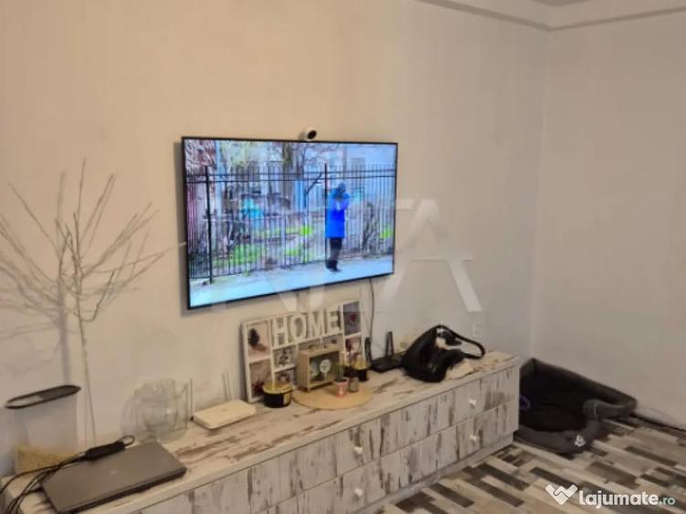 Apartament cu 3 camere semidecomandat în Colentina