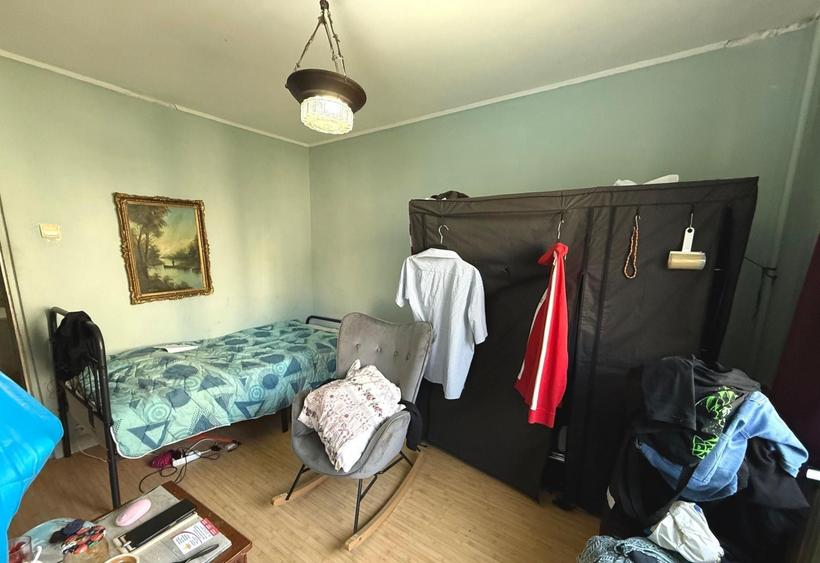 Apartament cu 3 camere semidecomandat în Crângași