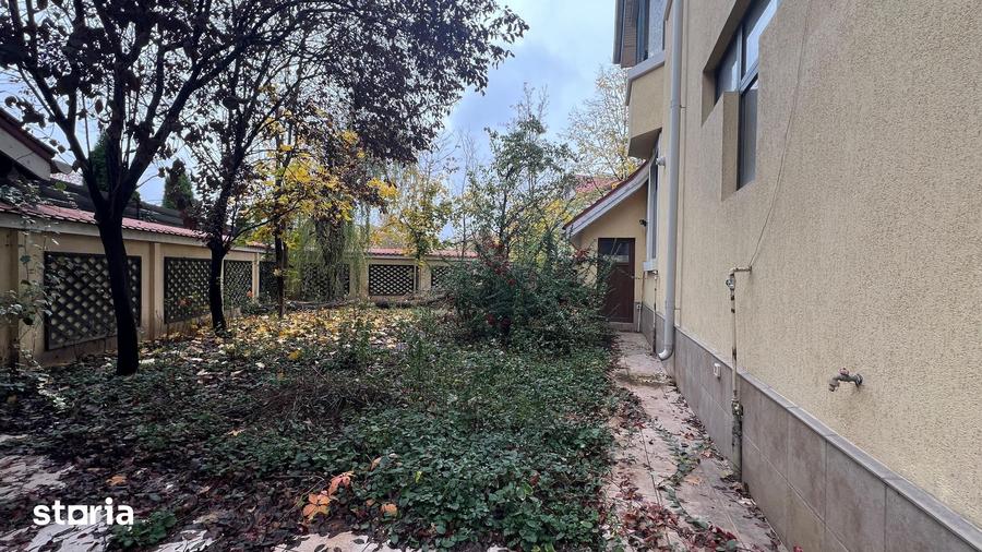 Casă cu 7 camere cu Teren 652 Mp în Sud