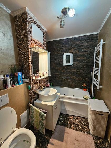 Apartament cu 2 camere decomandat în Craiovița Nouă