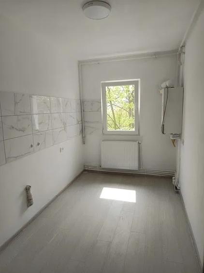 2 camere decomandat 56mp etaj 2 bloc 1985 zona pizza nico - 1