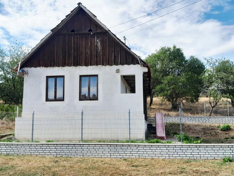 Casă cu 4 camere în Rădmănești
