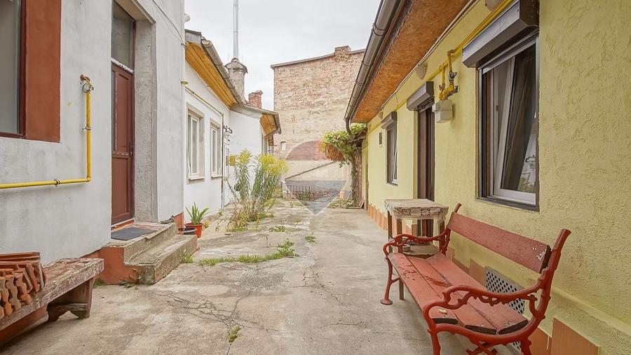 Garsonieră decomandată în Brașovul Vechi