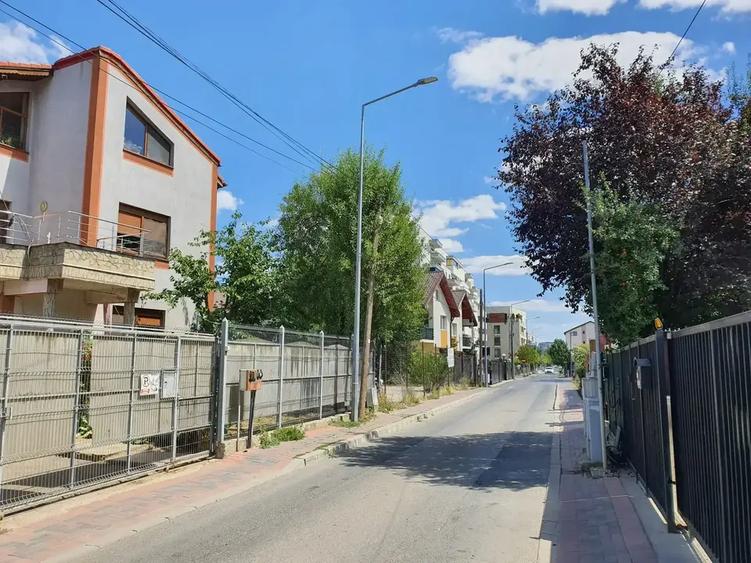 Apartament cu 2 camere decomandat în Titan