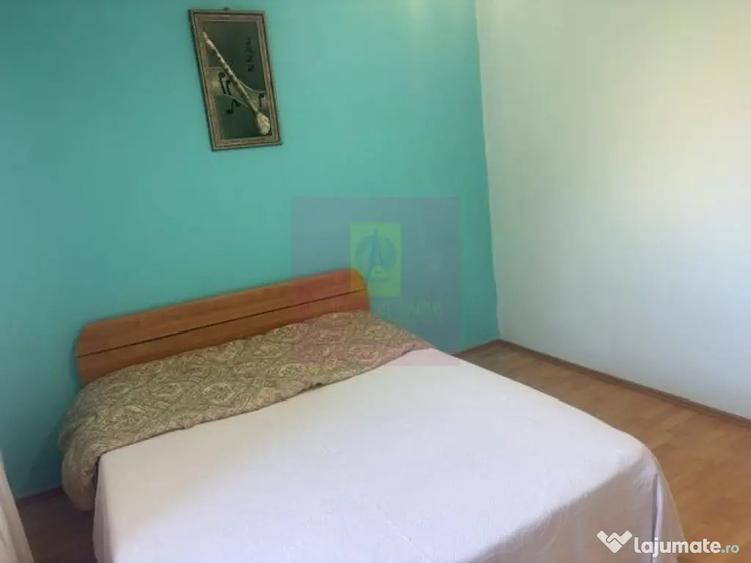 Apartament cu 3 camere decomandat în Drumul Sării