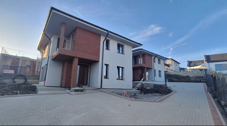 Casă cu 4 camere în Dezmir