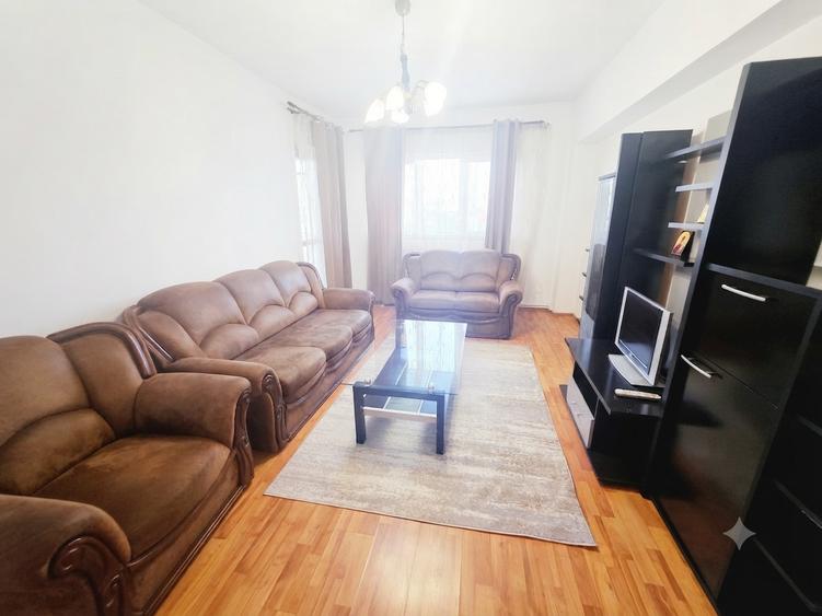 Apartament cu 3 camere decomandat în Astra