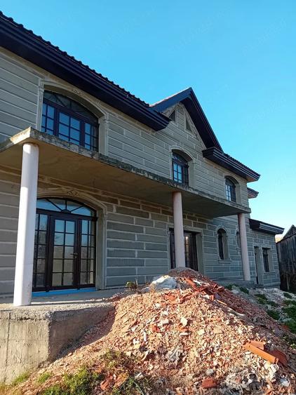 Casă cu Teren 1250 Mp în Crăciunești