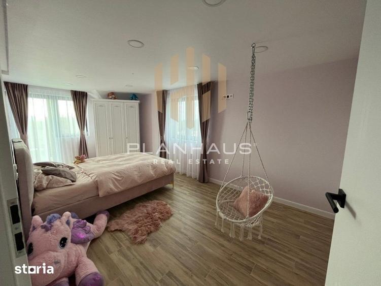 Casă cu 5 camere cu Teren 700 Mp în Groși