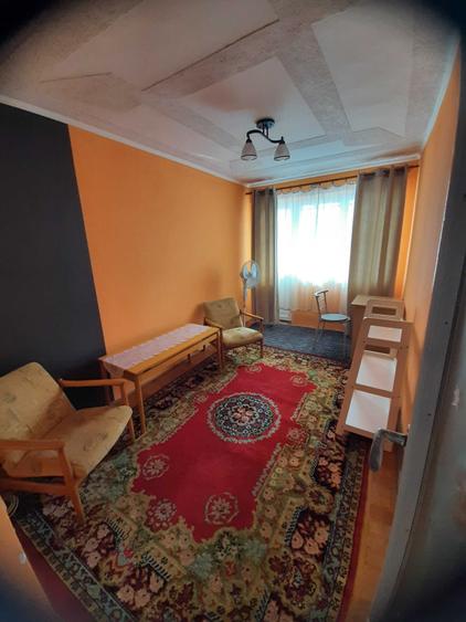 Apartament cu 3 camere semidecomandat în Cloșca