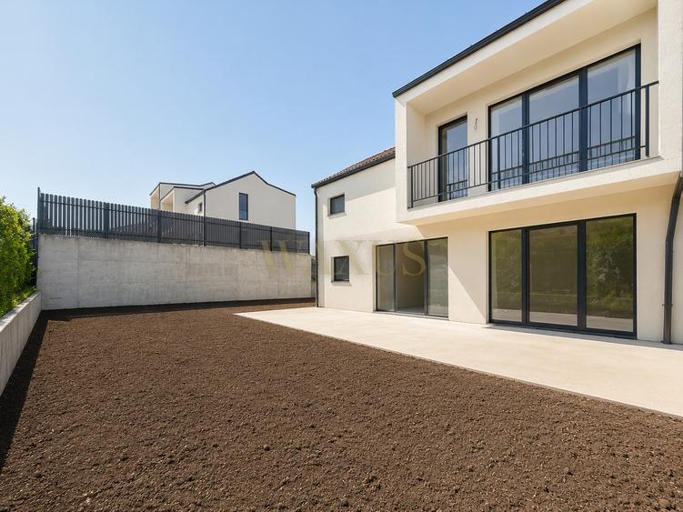 Duplex cu 6 camere cu Canalizare în Chinteni