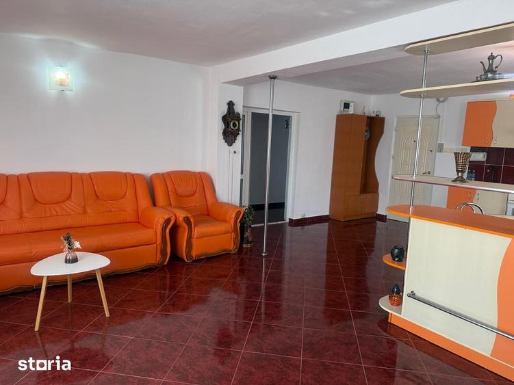 Apartament cu 4 camere decomandat în Micro 3