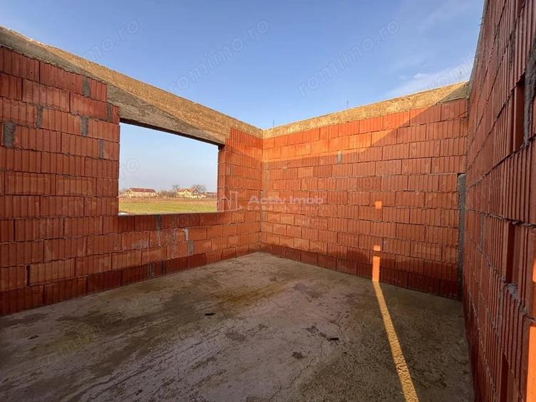 Casă cu Teren 560 Mp în Tărian