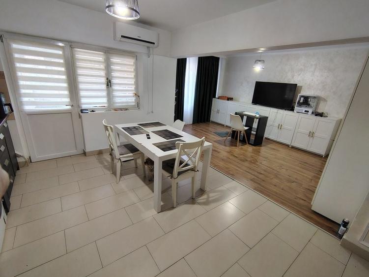Apartament cu 3 camere decomandat în Central