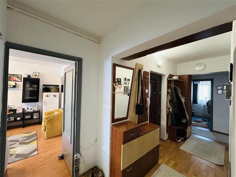 Apartament cu 4 camere decomandat în Valea Aurie