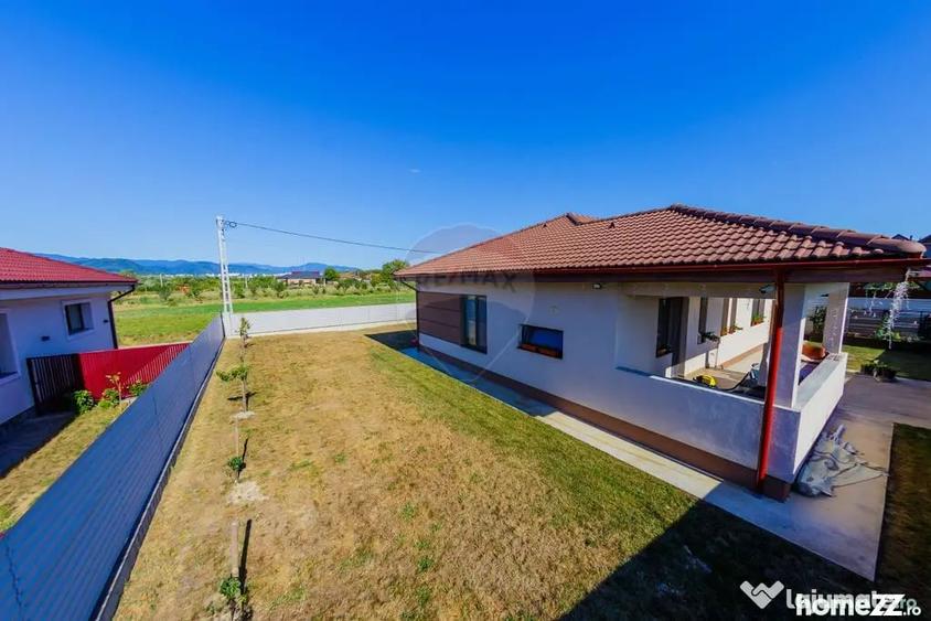 Casă cu 4 camere cu Teren 600 Mp în Săsar