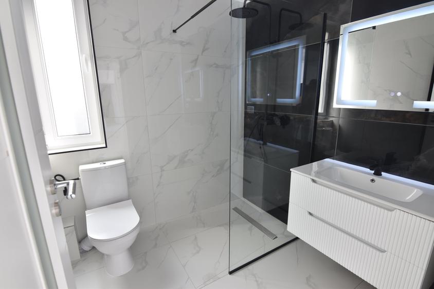 Casă individuală cu 4 camere cu Canalizare în Domnești