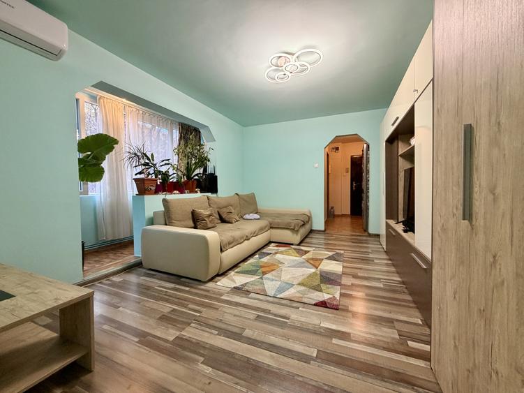 Apartament cu 3 camere semidecomandat, mobilat în Circumvalațiunii