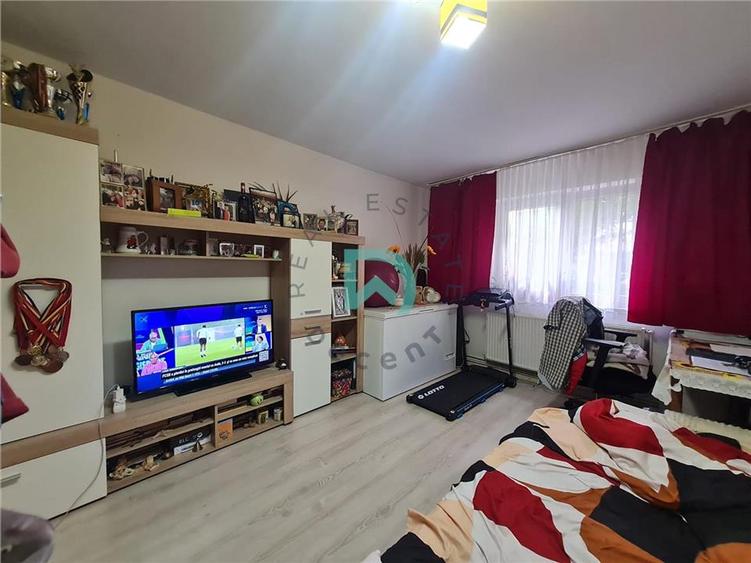 Apartament cu 3 camere decomandat, mobilat în Uzina 2