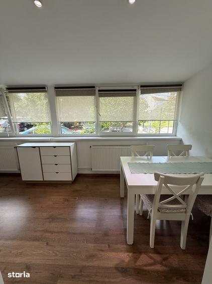 Apartament cu 4 camere semidecomandat, mobilat în Exterior Vest