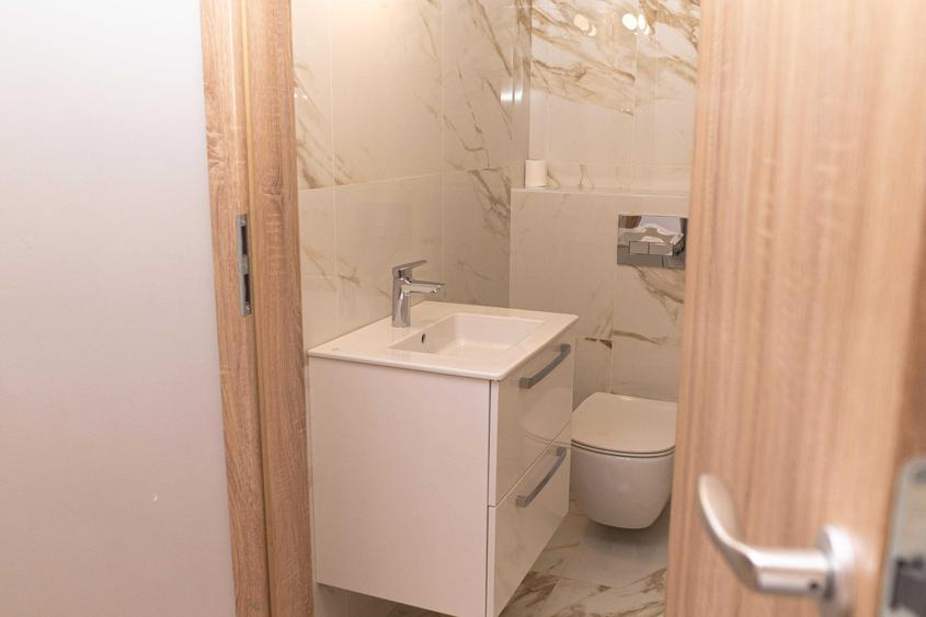 Apartament cu 3 camere decomandat în Spitalul Județean