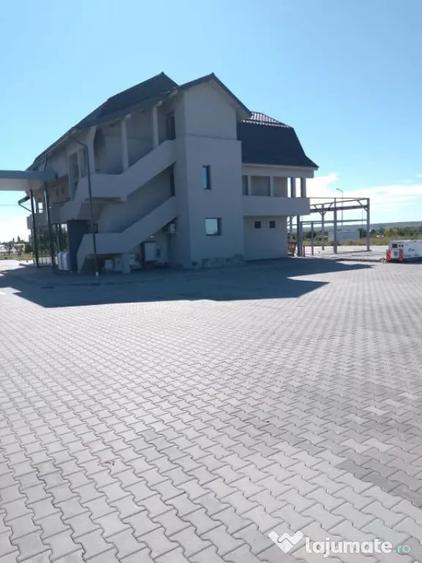Spațiu comercial, de 240 mp, în Brădești