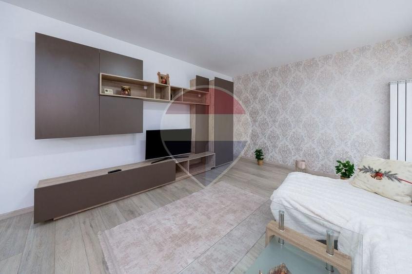 Apartament cu 2 camere decomandat în Tractorul