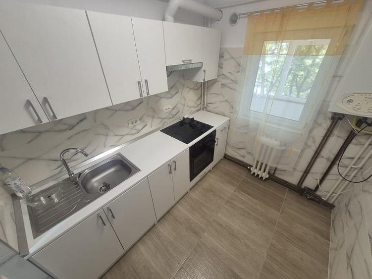 Apartament cu 2 camere decomandat în Podul de Fier