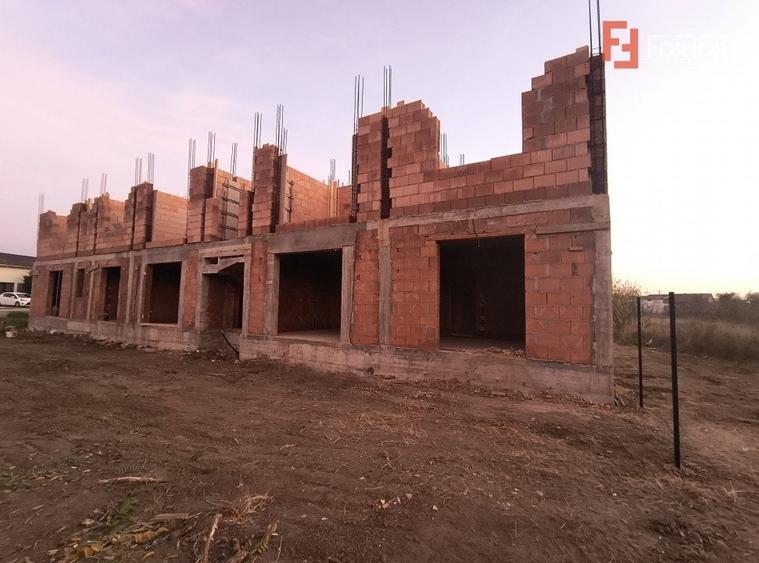Apartament cu 4 camere decomandat în Plopi