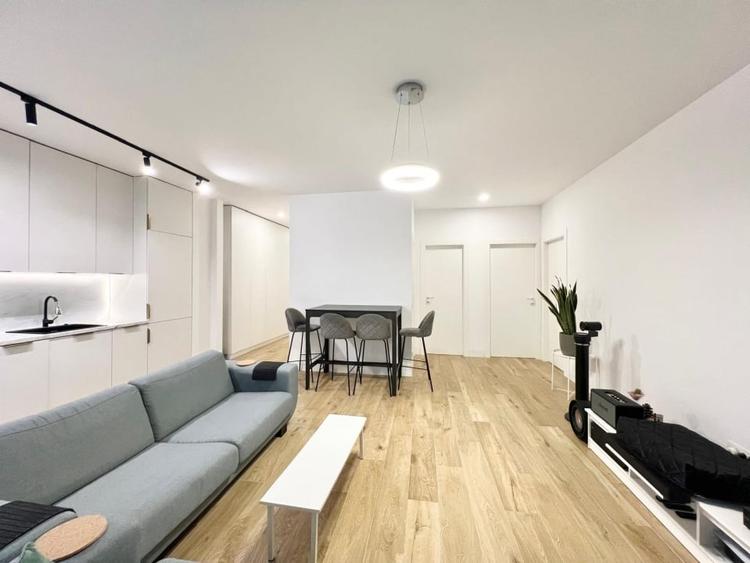 Apartament cu 3 camere, mobilat în Dacia