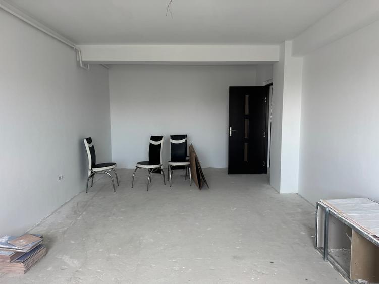 Apartament cu 2 camere decomandat în Km 5