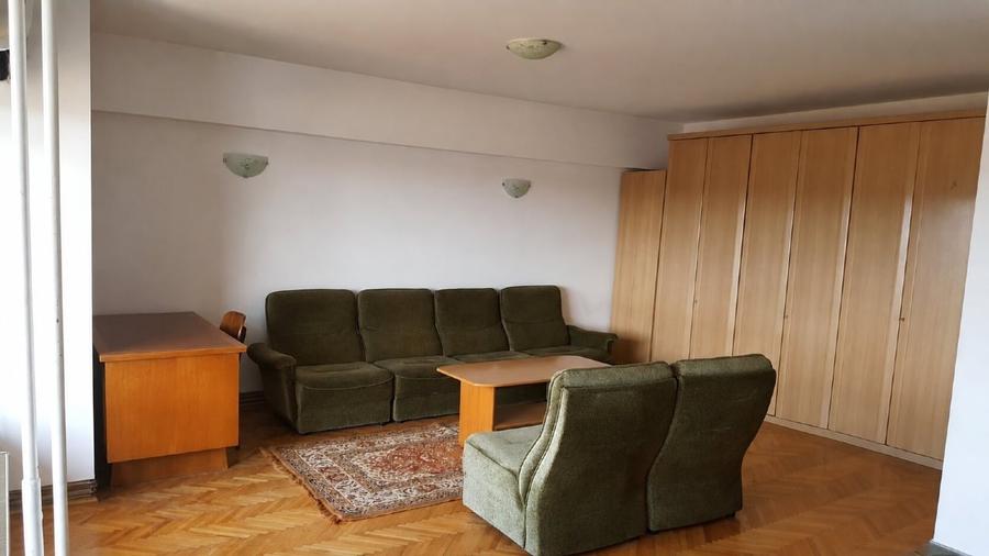 Apartament cu 3 camere decomandat, mobilat în Piața Unirii