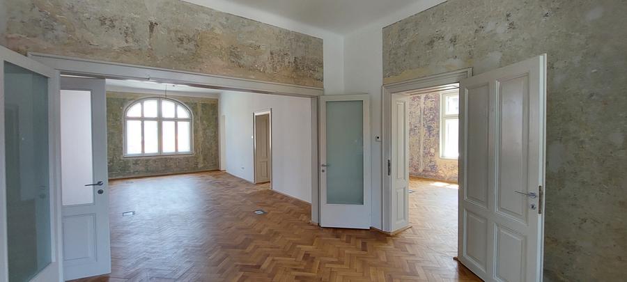 Casă cu 10 camere cu Canalizare în Ultracentral