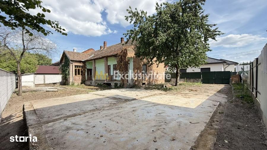 Casa de renovat cu teren 557 mp, central Str. Gh. Bari?iu - Carei